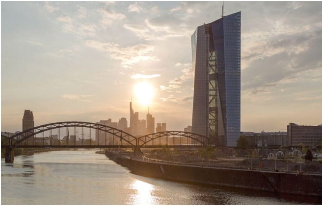 El BCE inunda de dinero la banca española mientras el país se hunde en deudas impagables