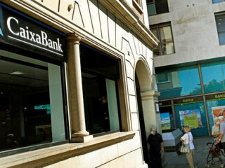Fusión Caixabank y Bankia o cómo dificultar la creación de un banco público en España