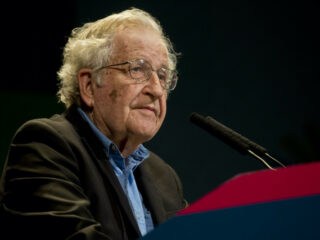 Noam Chomsky: Internacionalismo o Extinción