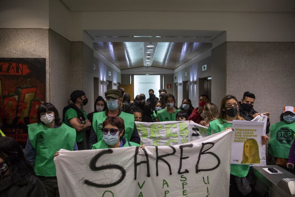 El movimiento de vivienda fuerza una reunión con el FROB para hablar de la Sareb