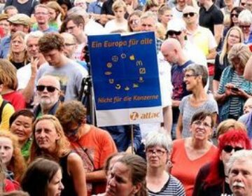 Attac se opone resueltamente al debilitamiento de una Europa común por motivos nacionalistas y racistas. “¡Desmantelar la UE no es una opción para nosotros!”